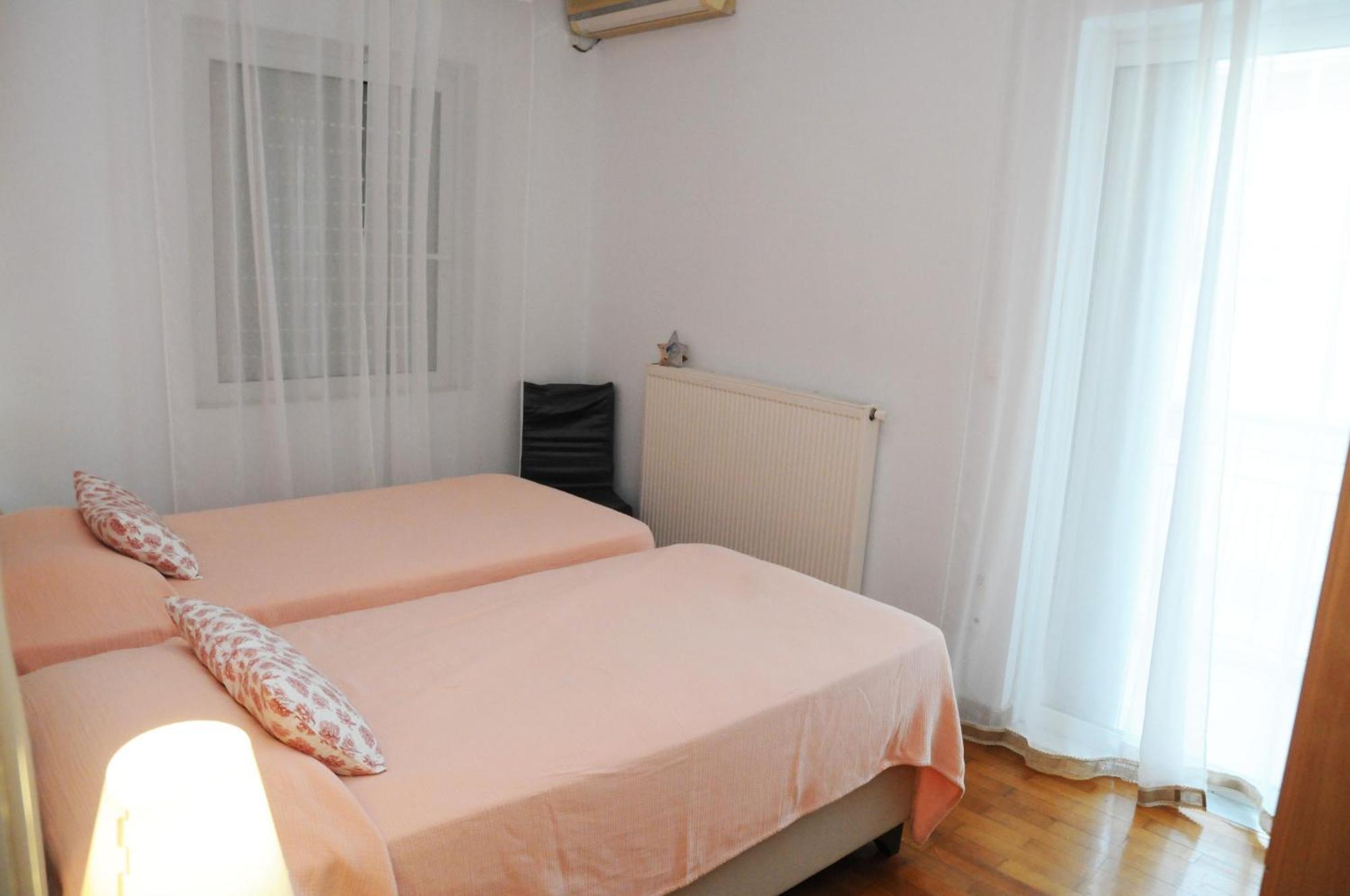 Amazing Condo By The Beach Лутракі Екстер'єр фото