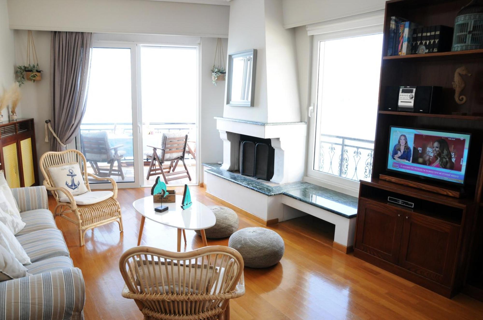 Amazing Condo By The Beach Лутракі Екстер'єр фото