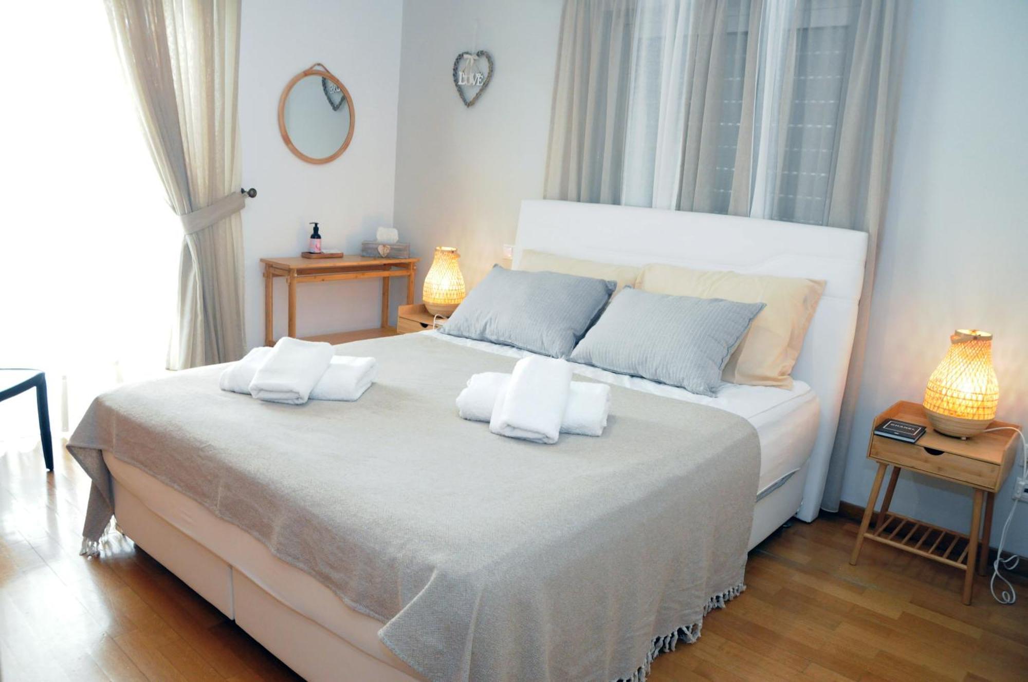 Amazing Condo By The Beach Лутракі Екстер'єр фото